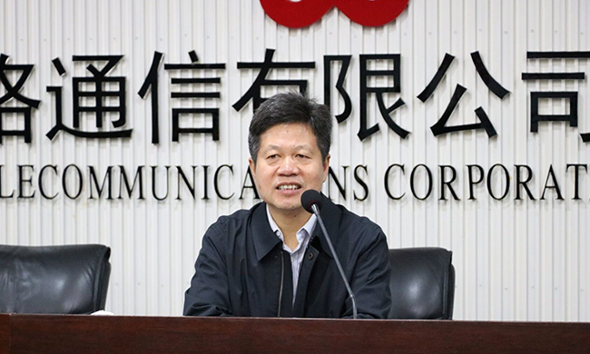 在广东“互联网+政务”大数据研讨会上，广东省经信委信息化推进处处长肖良颜代表指导单位致辞。